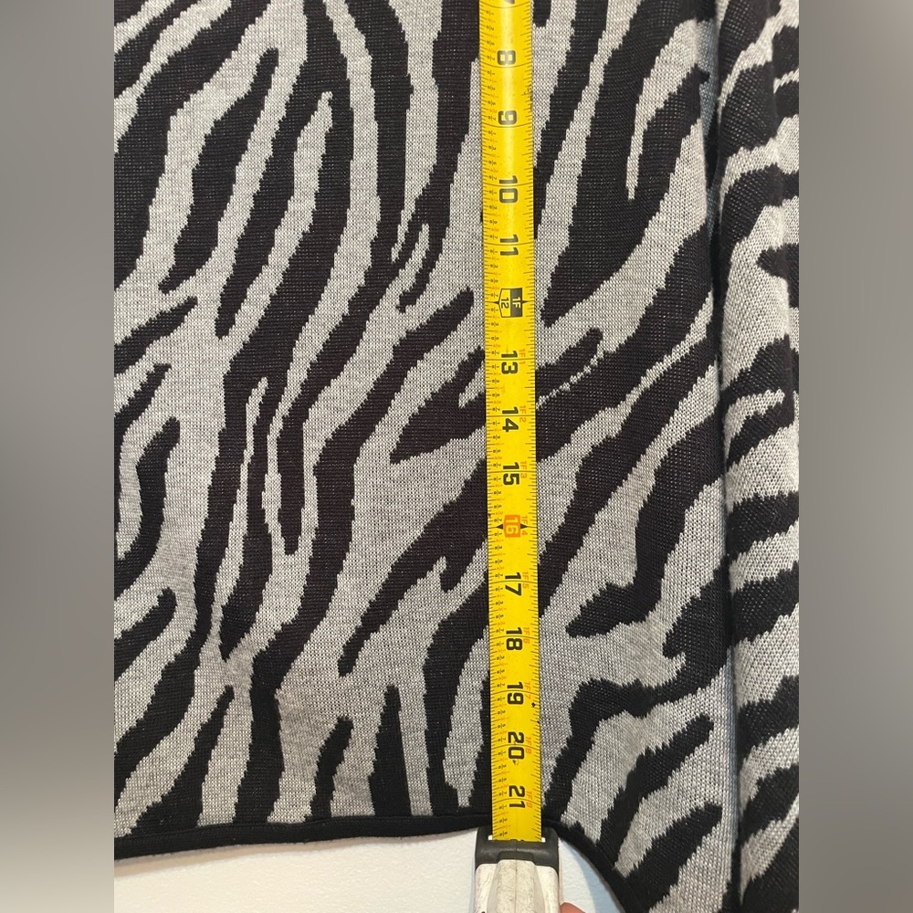 NY Collection Black and Gray Zebra Pattern Poncho - Picture 5 of 6